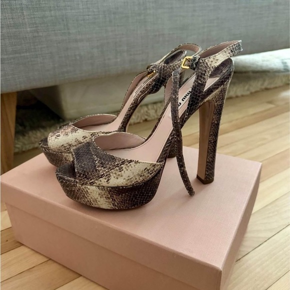 Miu Miu
Beige & Grey Embossed Leather Platform Heel - Picture 7 of 13